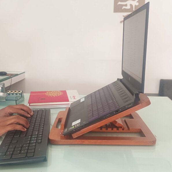 A Laptop Stand 01 1